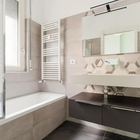 Guesthost - Stylish Forlanini M4