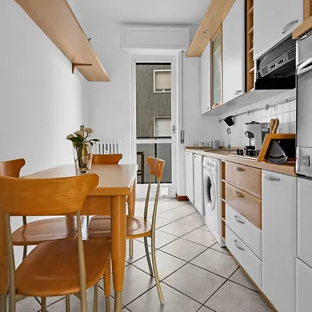 Mar19 Ampio E Luminoso A Comfort E Metro A Due Passi ميلان