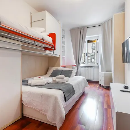 New Near Station 3 Bedroom Appartamento