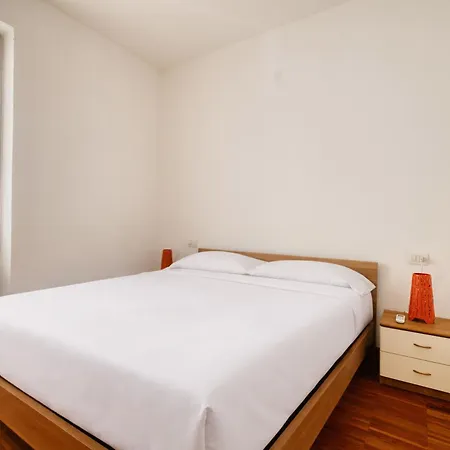 Apartamento Hostmate - - Plinio - Studi