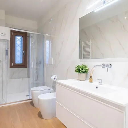 Centre Luxury, 2bdr, Sleeps 5 Milán