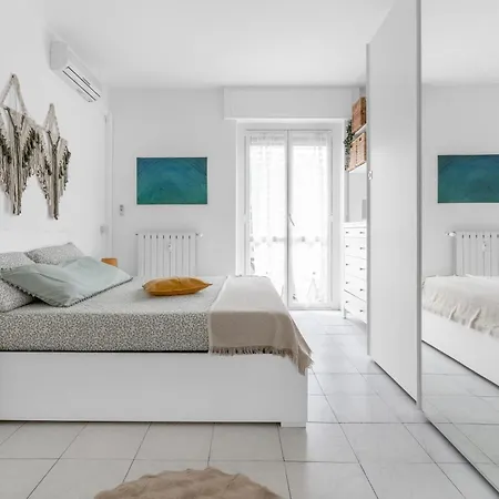 Casa Sibilla - Balcony Apartment, 7min Linate & Arena, Fast Wifi