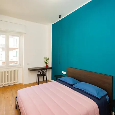 Andrea's Blue Flat Studies Milánó