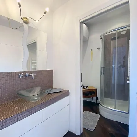 Bright With Balcony Near The Station Апартаменты *