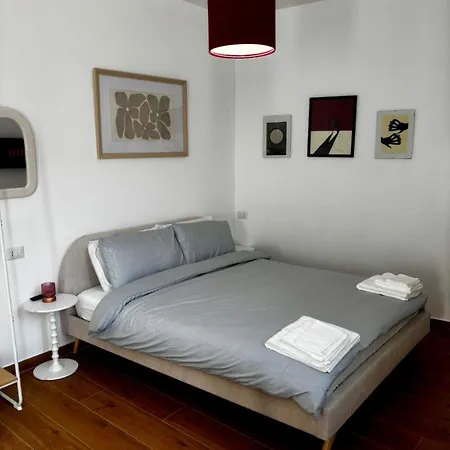 Modern In - Luna 1 Milán