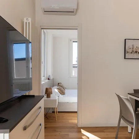 Bright Design - Isola District - Metro M3 Milán