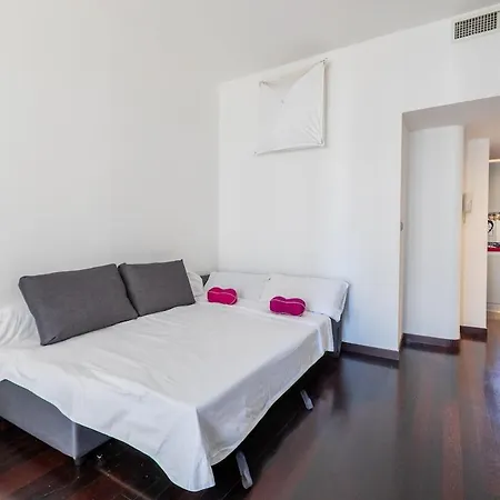 Designer Between Brera And Arco Apartment Milan