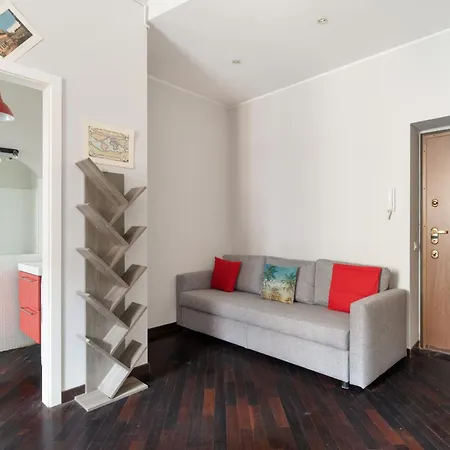 Guesthost - Cozy Balcony Meda