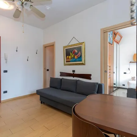 I-host 2br With Balcony Porta Romana Appartamento