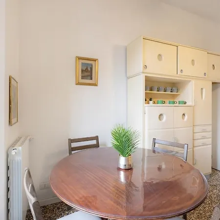 Vintage Chic Flat Steps From Fiera & Wi-fi * 밀라노