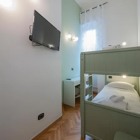 I-host - Bressan 44 *