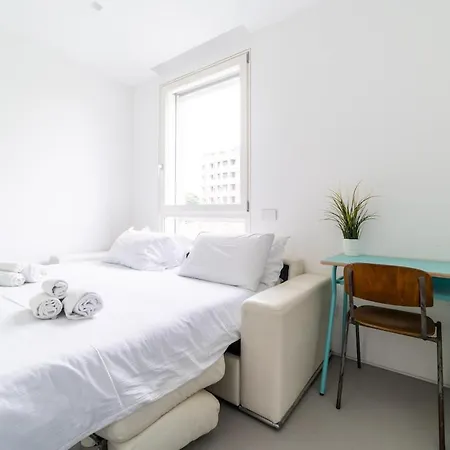 Luxury Penthouse, Exclusive Design & Private Garage Milano