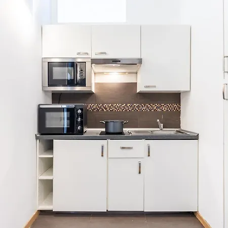 Duomo 5 Min Walk - 2 Bedrooms With Netflix, Wifi Apartment Mailand