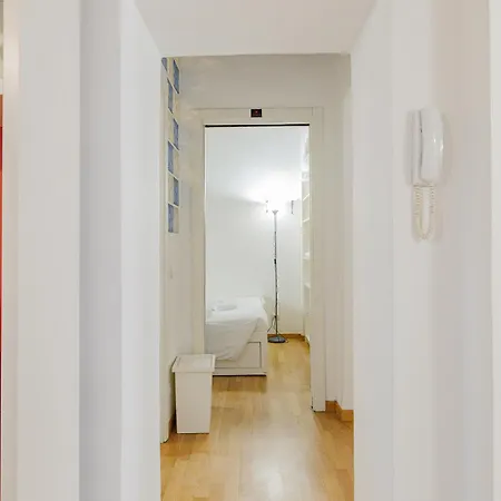 2 Bdr Flat - Direct Tram 15 Min Duomo Milan