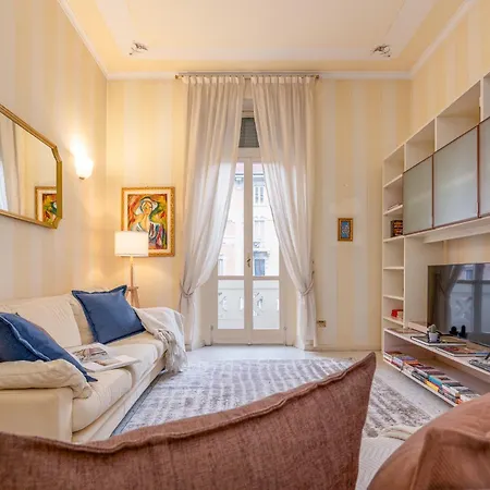 Three-room Flat With Balcony In Porta Romana Daire Milano