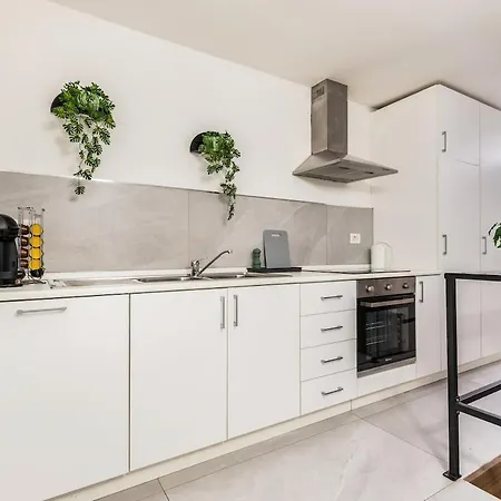 Modern Design 5 Minutes San Raffaele דירה מילאנו
