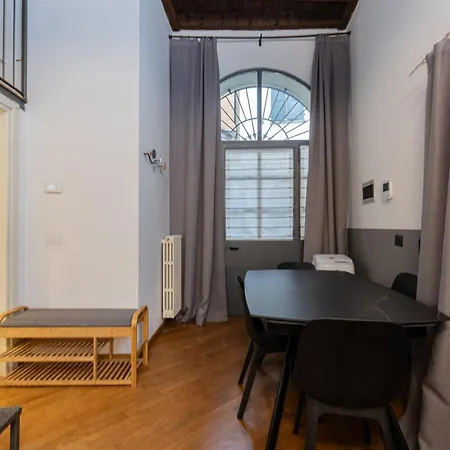 Comodo E Confortevole Loft A Due Passi Dal Duomo Di E I Navigli Lägenhet *