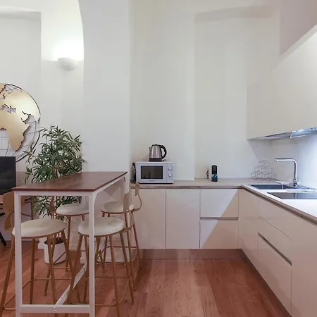 Minimal & Cozy Near Duomo Milan