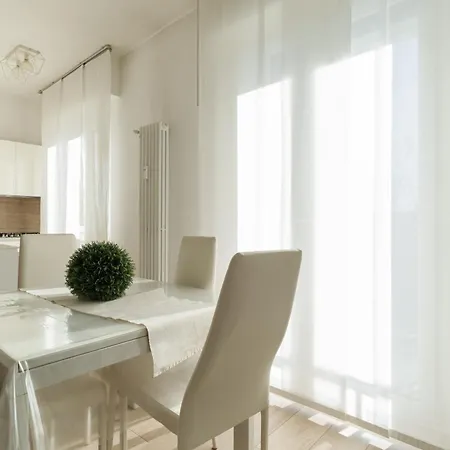 Guesthost - Spacious Balcony X6 Appartement