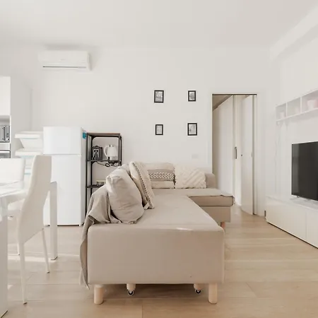 Guesthost - Spacious Balcony X6 * Milan