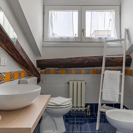 Elegante Mansarda Tra Navigli E Via Tortona 公寓 *