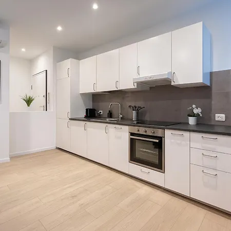 The Boutique Houses - San Siro With Private Parking - Bande Nere M1 Metro Direct To Duomo- Apartments Milan City Center *