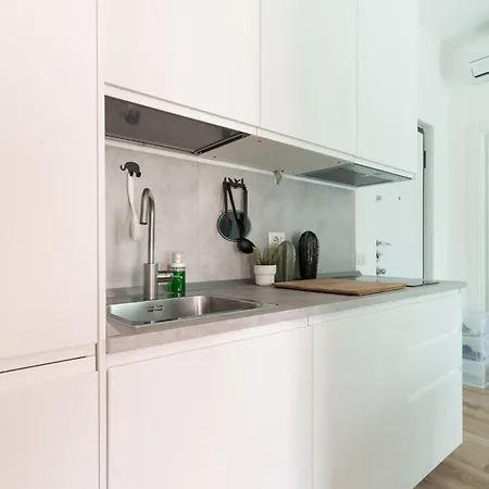 Guesthost - Comfy Balcony X4 Turro * Milán