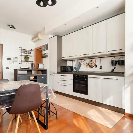Guesthost - Fiera Cozy X4 Apartment