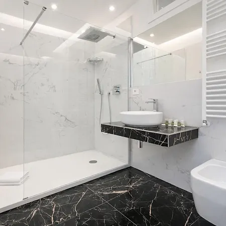 Black Lux 2br In Close To Navigli * ميلان