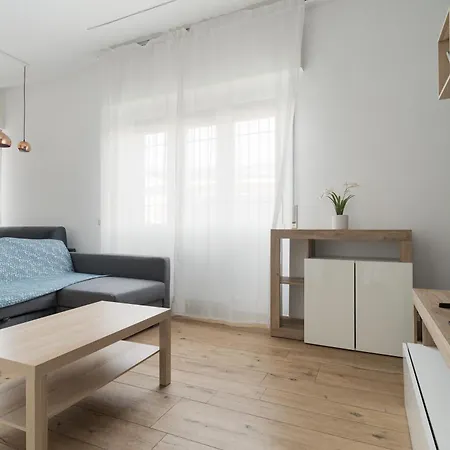 Guesthost - Stylish Forlanini M4 アパート ミラノ