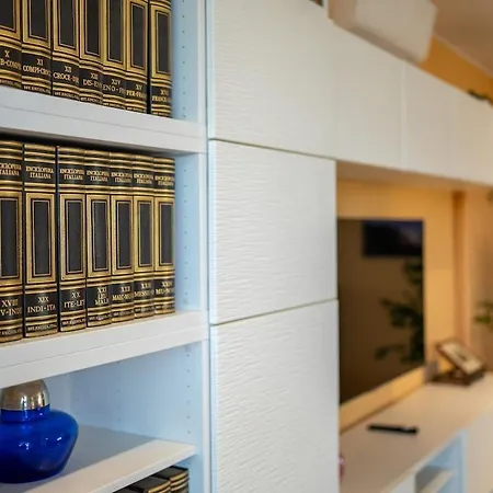 Skyline Penthouse - Terrazzo Panoramico & Metro 5min شقة