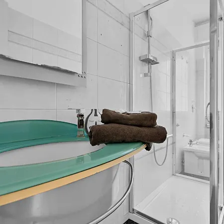 Mar19 Ampio E Luminoso A Comfort E Metro A Due Passi شقة *