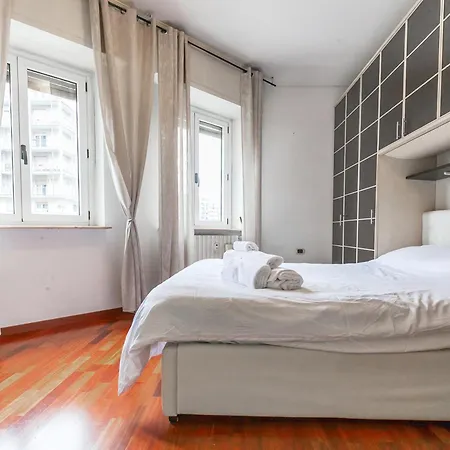 Apartmán New Near Station 3 Bedroom Milán
