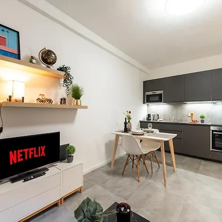 Design - Navigli & Darsena At 2 Min Милан