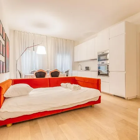 Fara- Train Station 5'-linate Airport 14' 밀라노