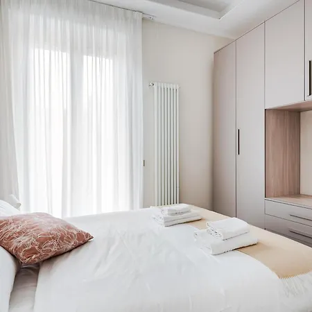 Viale Sarca - 2 Bdr Near Metro, Bicocca Апартаменты