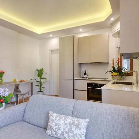 Station - Modern With Balcony Milano