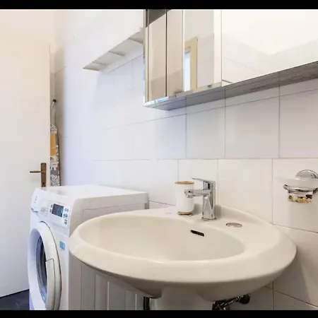 Bright Two-room In The Heart Of Chinatown Milánó