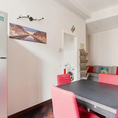 Guesthost - Cozy Balcony Meda Appartement Milan