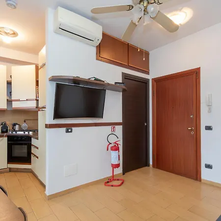 I-host 2br With Balcony Porta Romana *