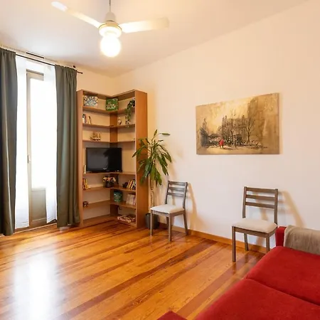 Vintage Chic Flat Steps From Fiera & Wi-fi *