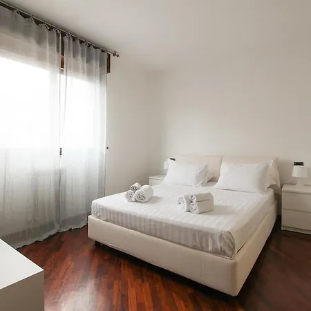 La Casa Di Marco - Luminoso A 2 Minuti Dalla Metro דירה