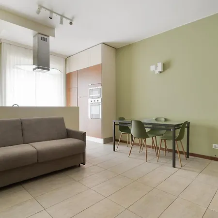 Guesthost - Porta Romana Balcony Flat Appartement *