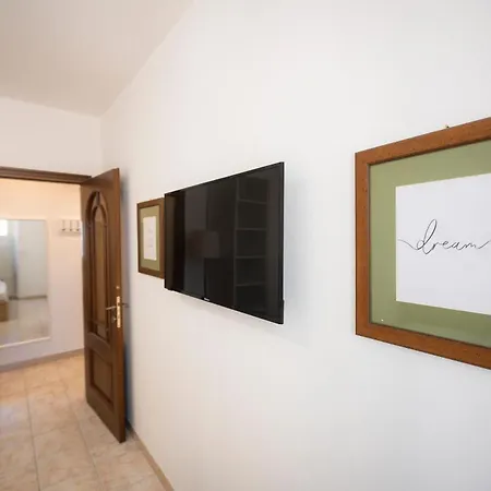 Design & Comfort Near Station Apartament