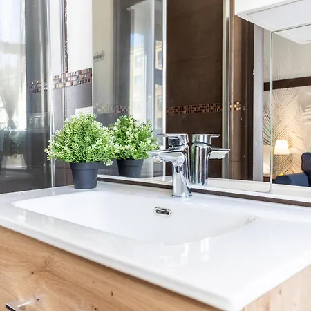 Duomo 5 Min Walk - 2 Bedrooms With Netflix, Wifi Lejlighed *