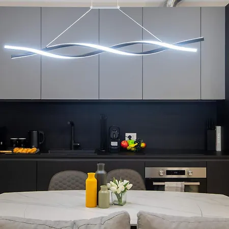 Stylish 1br Near *