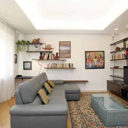 Appartement Spacious And Cozy Flat With Two Bthroom