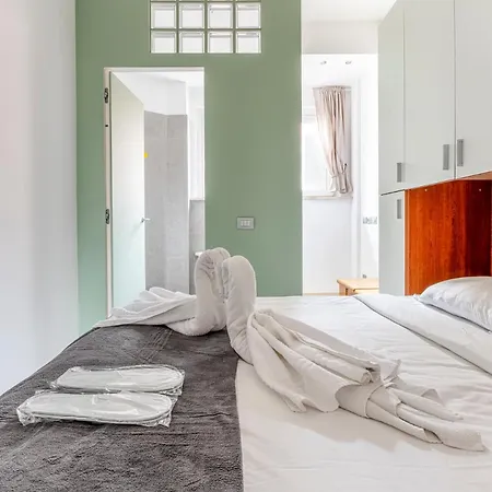 Dhome - Bocconi Apartman *