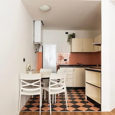 Casa Picasso - Above The Subway Mailand