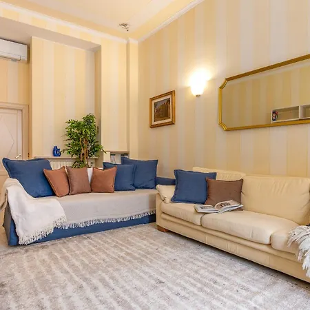 Three-room Flat With Balcony In Porta Romana Daire *